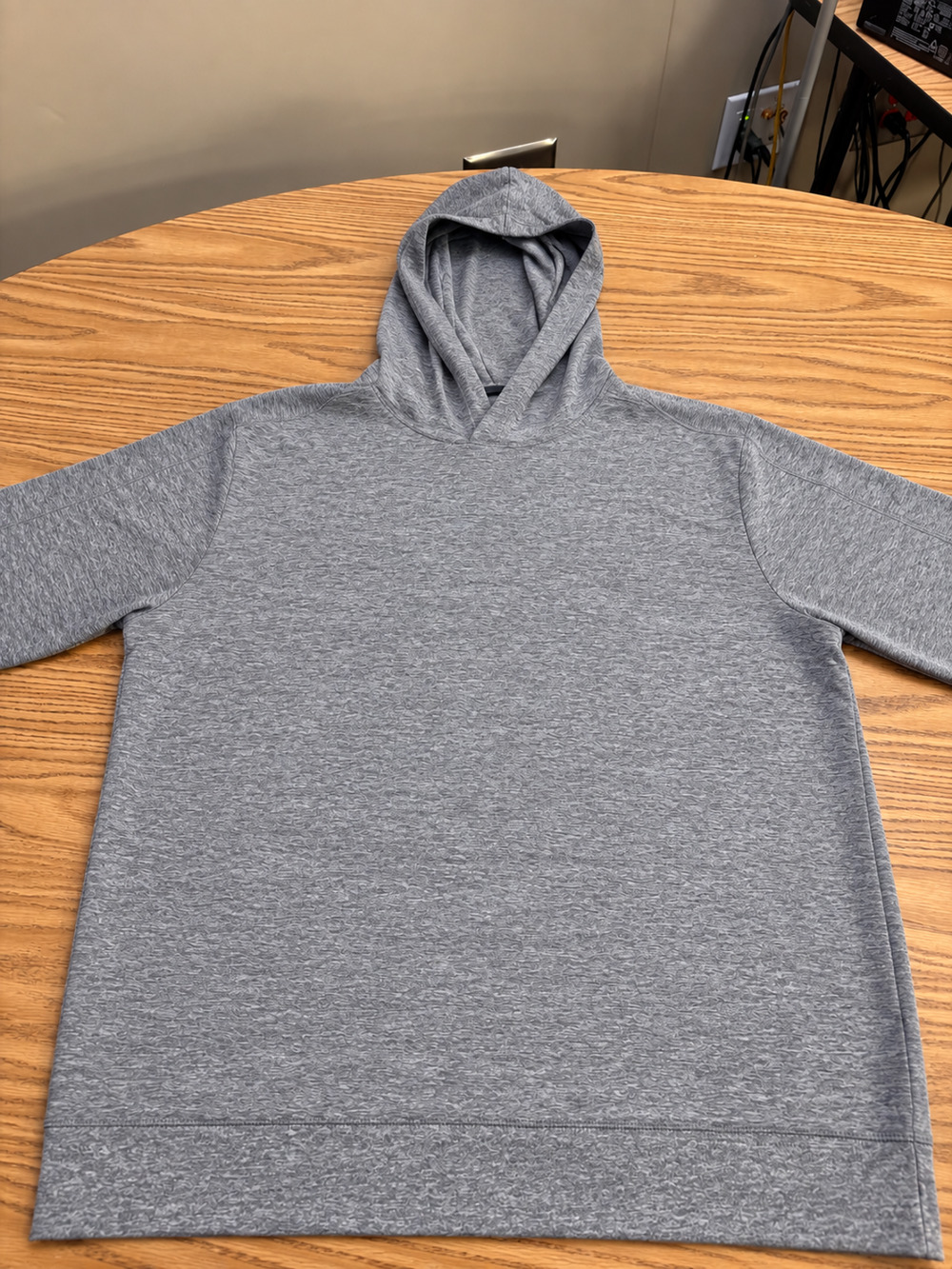 Fabletics Men’s Hoodie Size Large Gray Stretch Performance Pullover Athletic